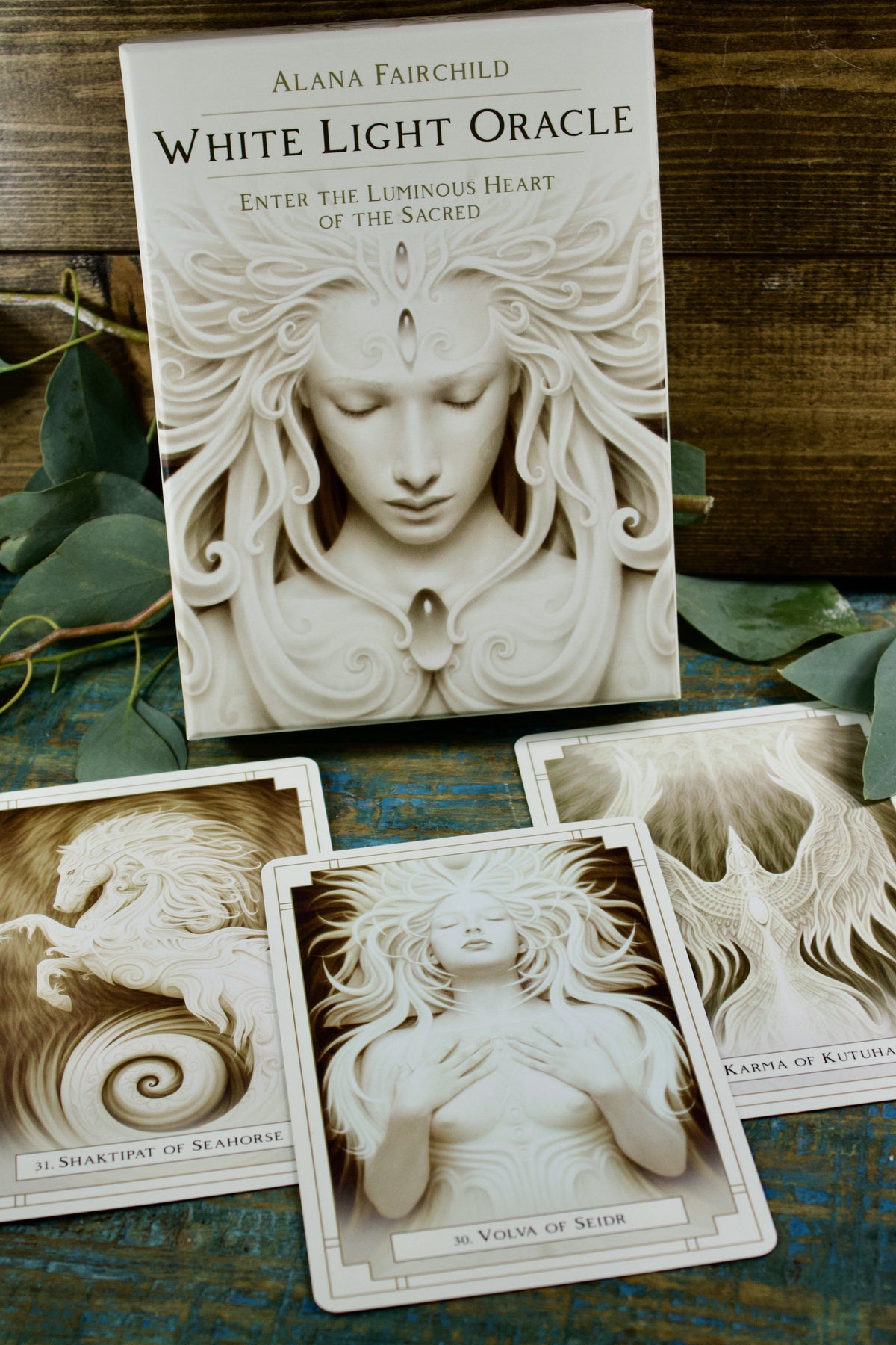 White Light Oracle: Enter the Luminous Heart of the Sacred