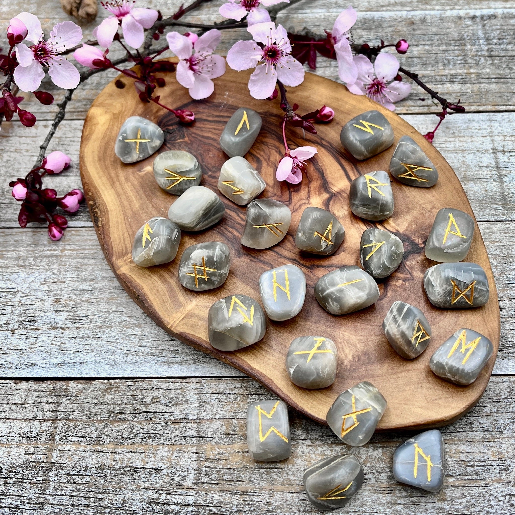 BD2210_Black_Moonstone_Rune_St