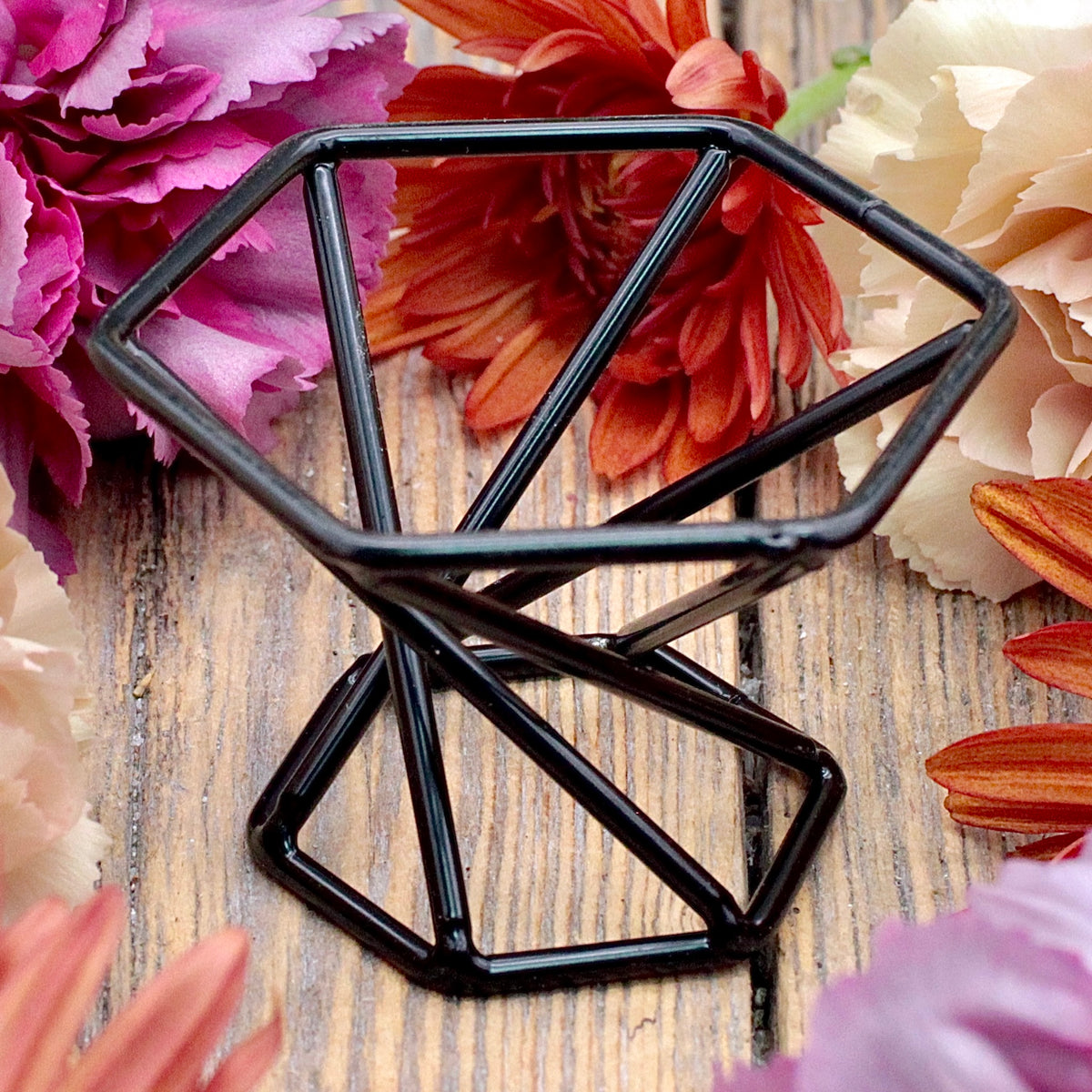 Black Twisted Metal Sphere Stand