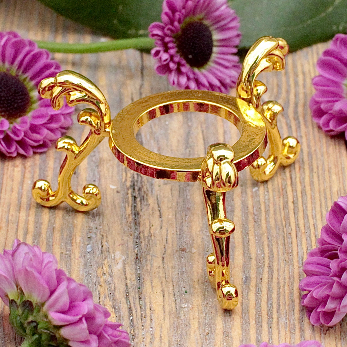 HH4807-Golden-Metal-Sphere-Holder-A