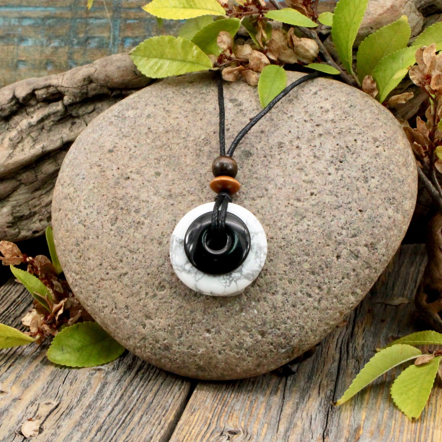 Photo of a Howlite and Jasper necklace.