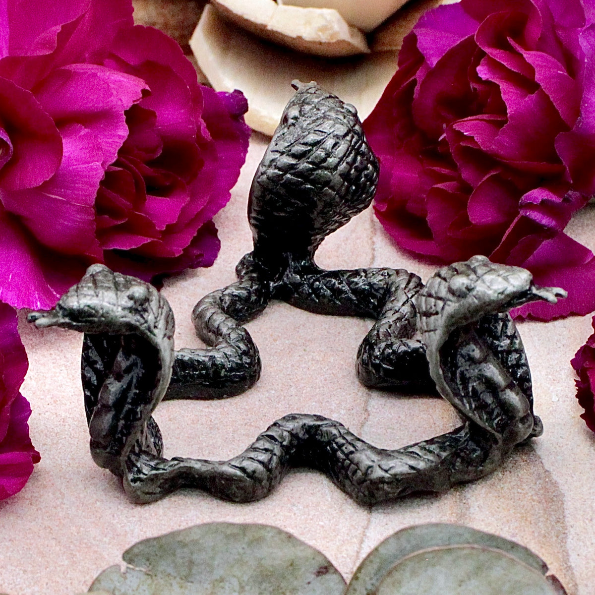 Snake Sphere Stand